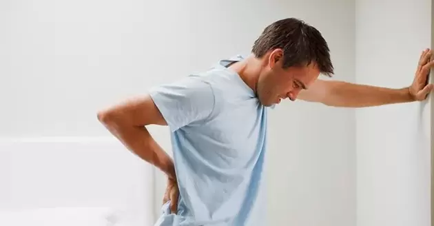 Durerea în regiunea lombosacrală la un bărbat este un semn al prostatitei cronice
